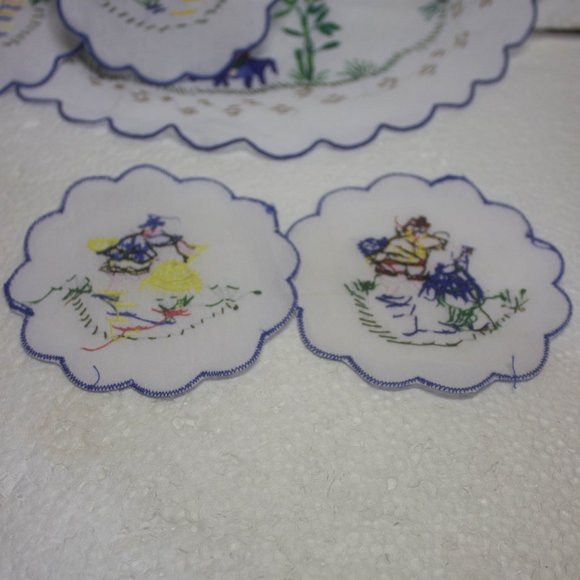 Oriental Themed Handstitched Sandwich Plate and Stemware Dollie Set - Picture 6 of 7
